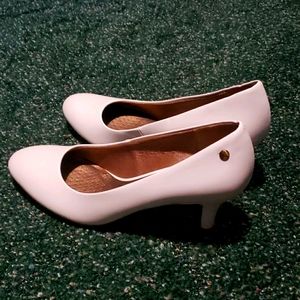 Women's 9.5 Like new Life Stride White heel shoes